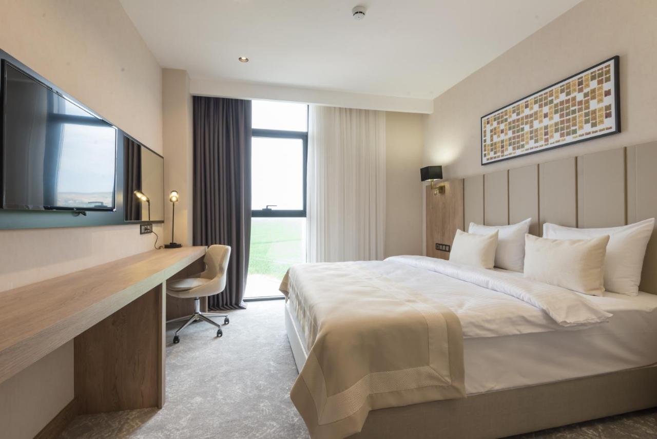 Hotel Ramada Plaza By Wyndham Batman Exteriér fotografie