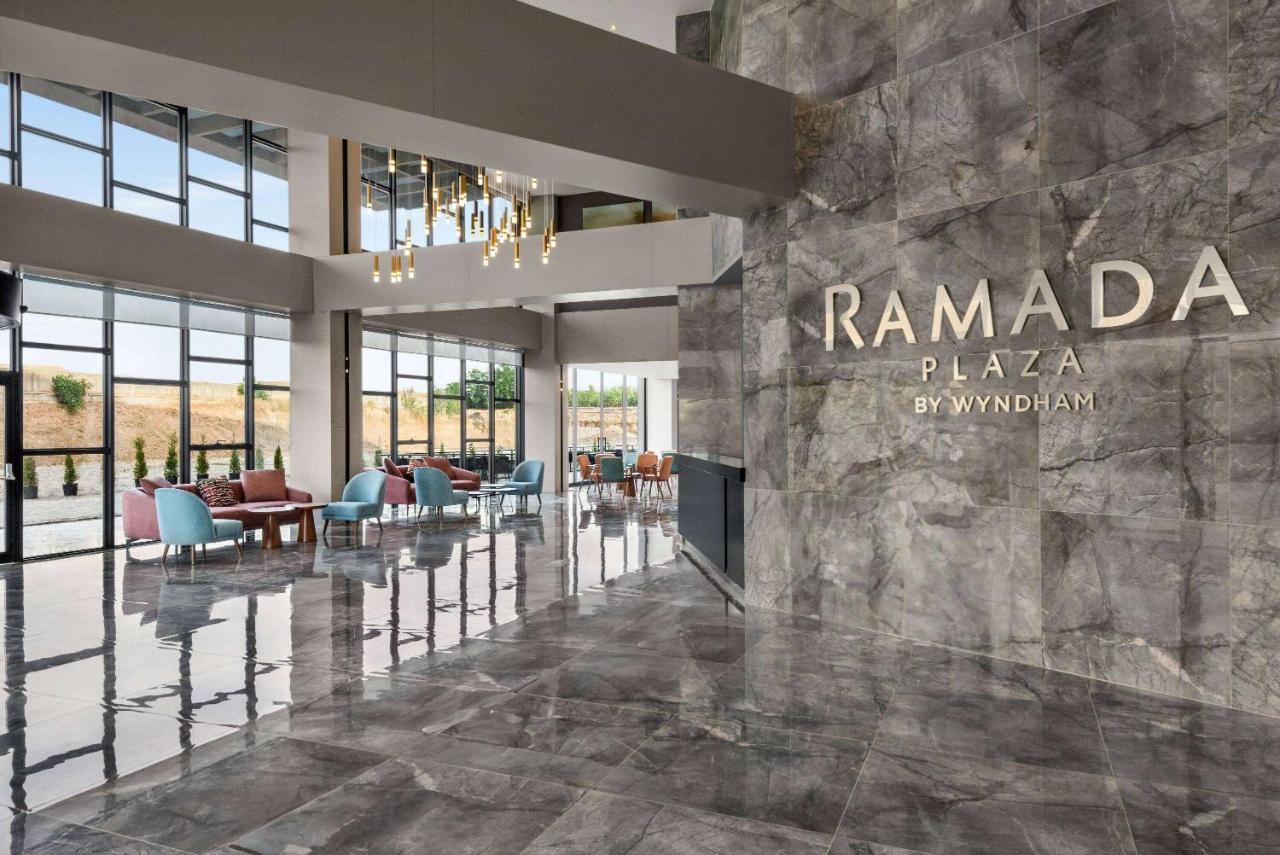 Hotel Ramada Plaza By Wyndham Batman Exteriér fotografie